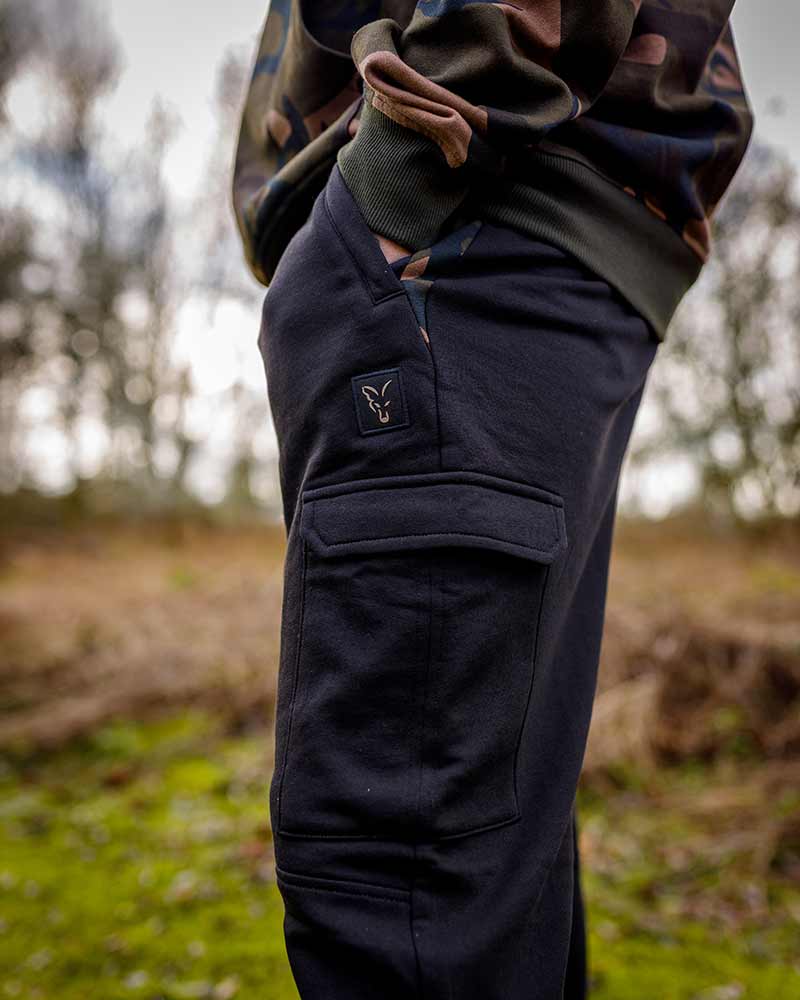 Spodnie Wędkarskie Fox LW Black/Camo Combat Joggers