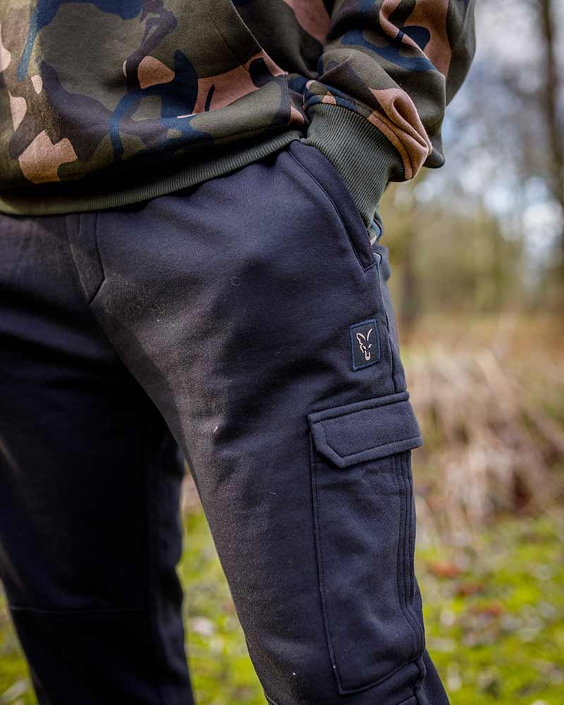 Spodnie Wędkarskie Fox LW Black/Camo Combat Joggers