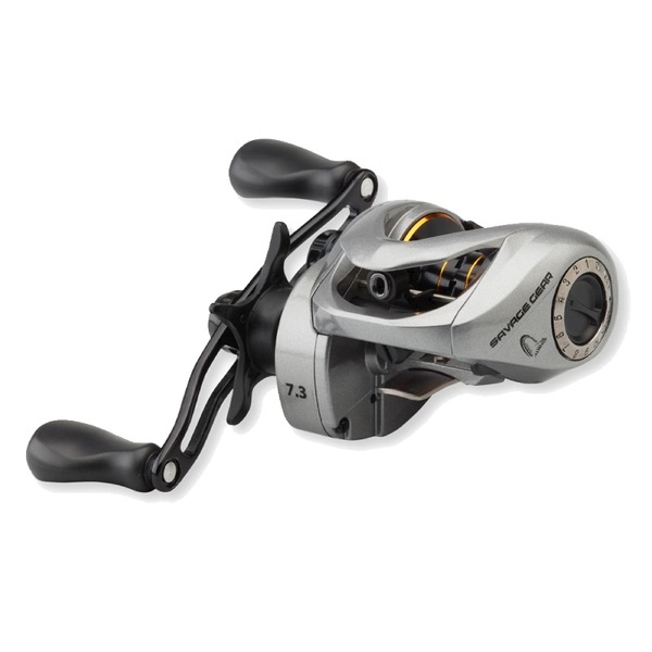 Savage Gear SG6 BC 300 LH Reel - Przedstawiony model jest praworęczny.