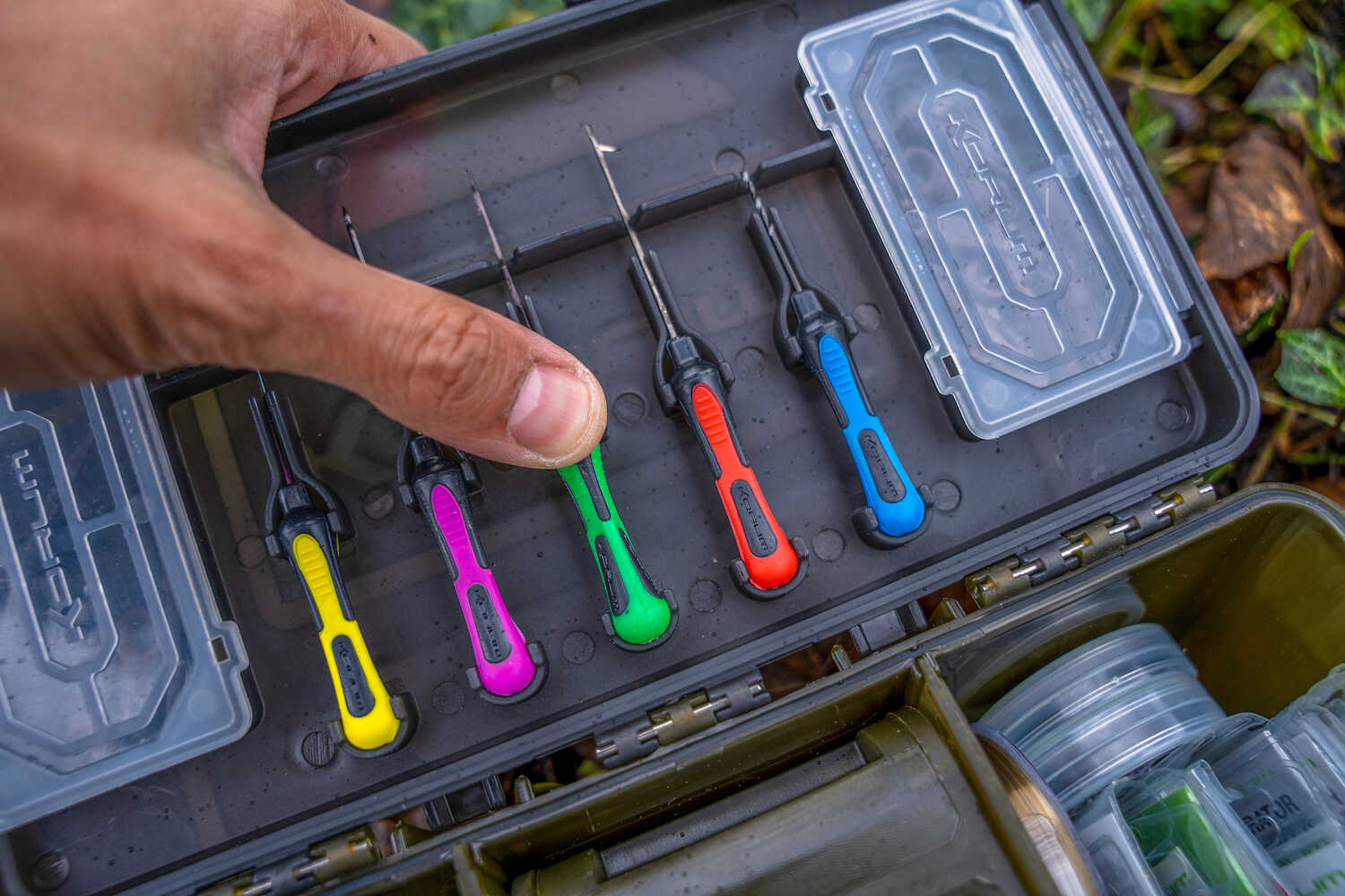 Korum Roving Blox Fully Loaded Tacklebox (Inclusive 5 Baiting Tools)